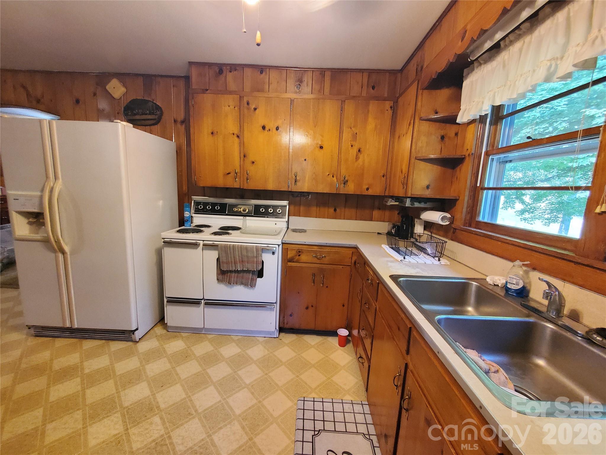 886 Hanging Rock Road — Spruce Pine