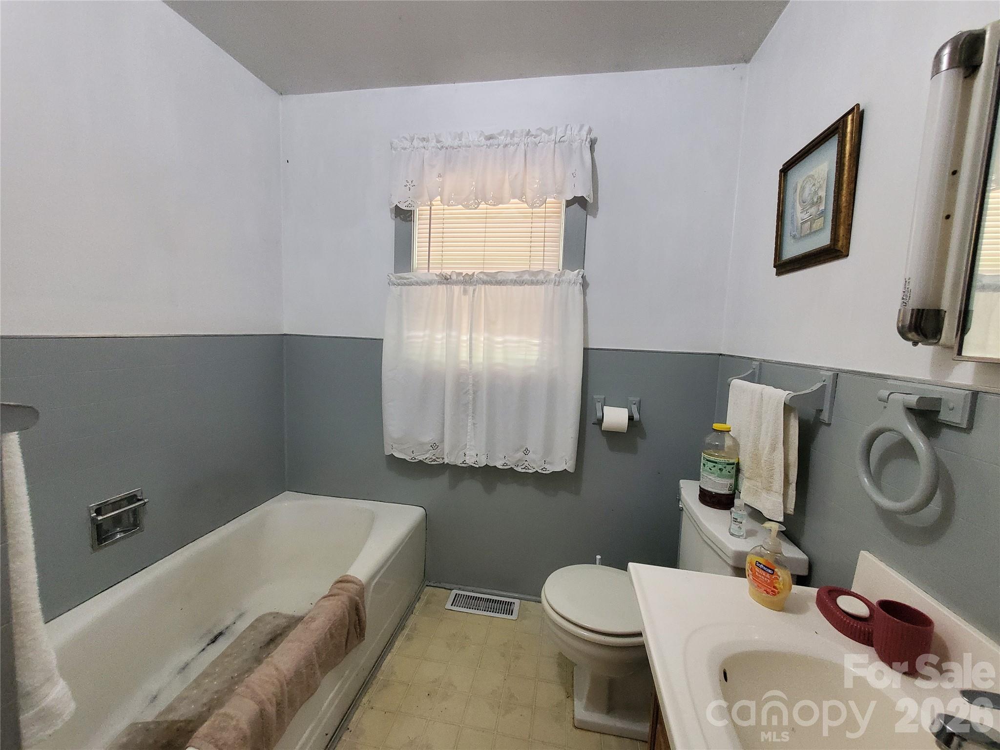 886 Hanging Rock Road — Spruce Pine