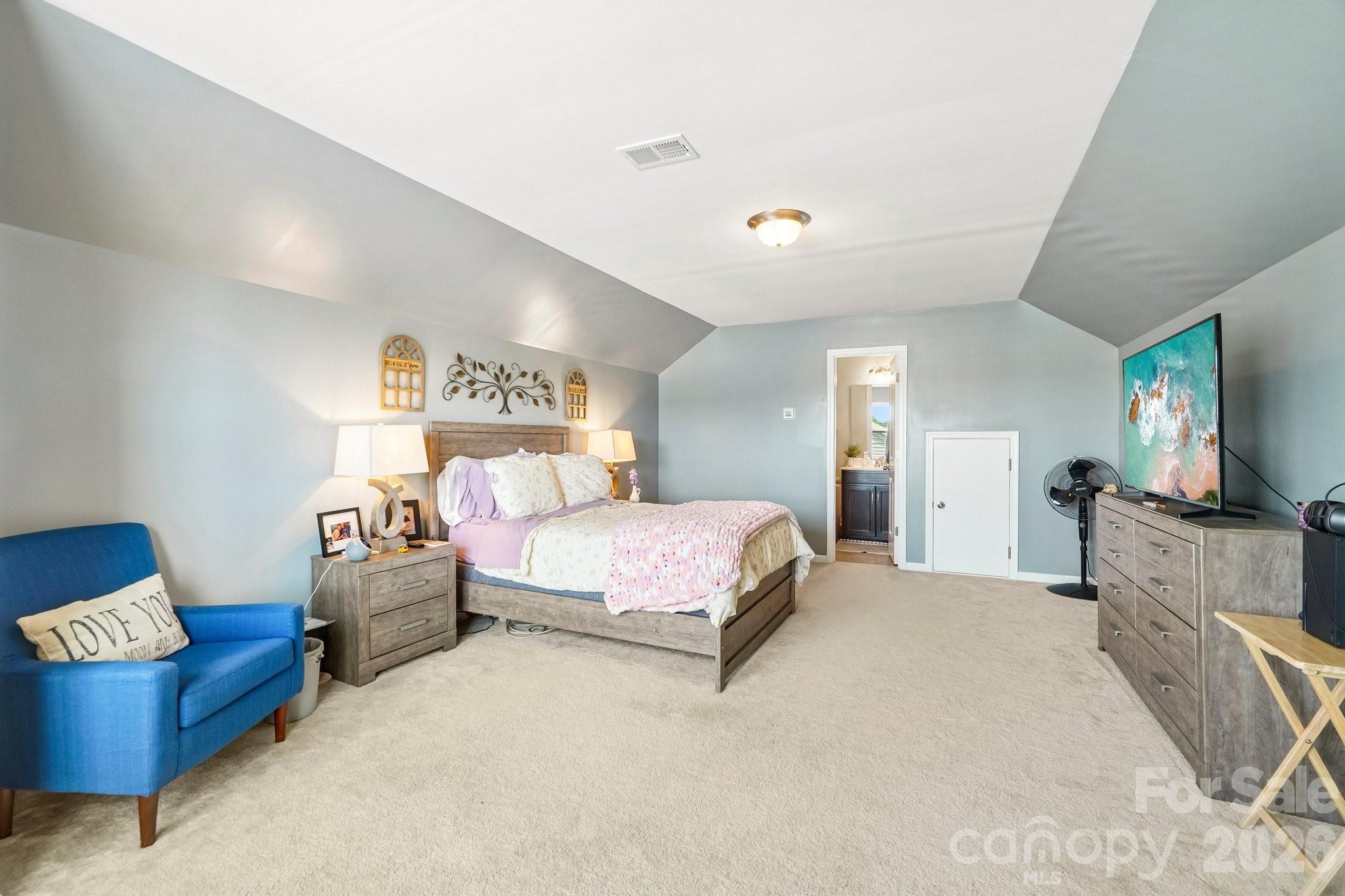 204 Kingston Drive — Mount Holly