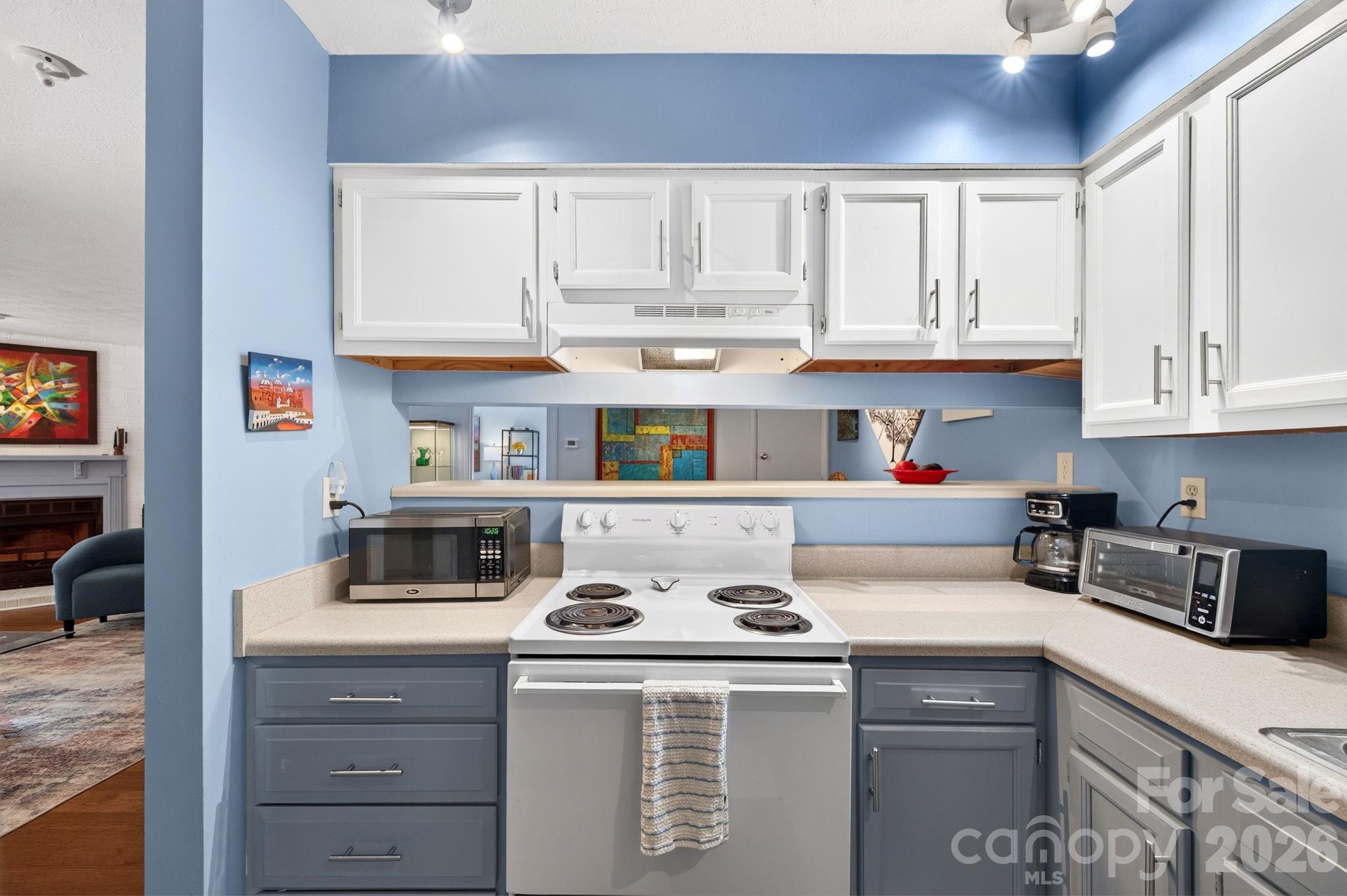 9 Ravencroft Lane #B-9 and Garage 2 Unit D — Asheville