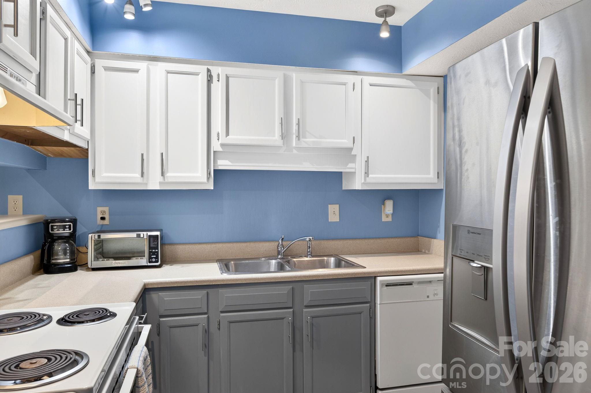 9 Ravencroft Lane #B-9 and Garage 2 Unit D — Asheville