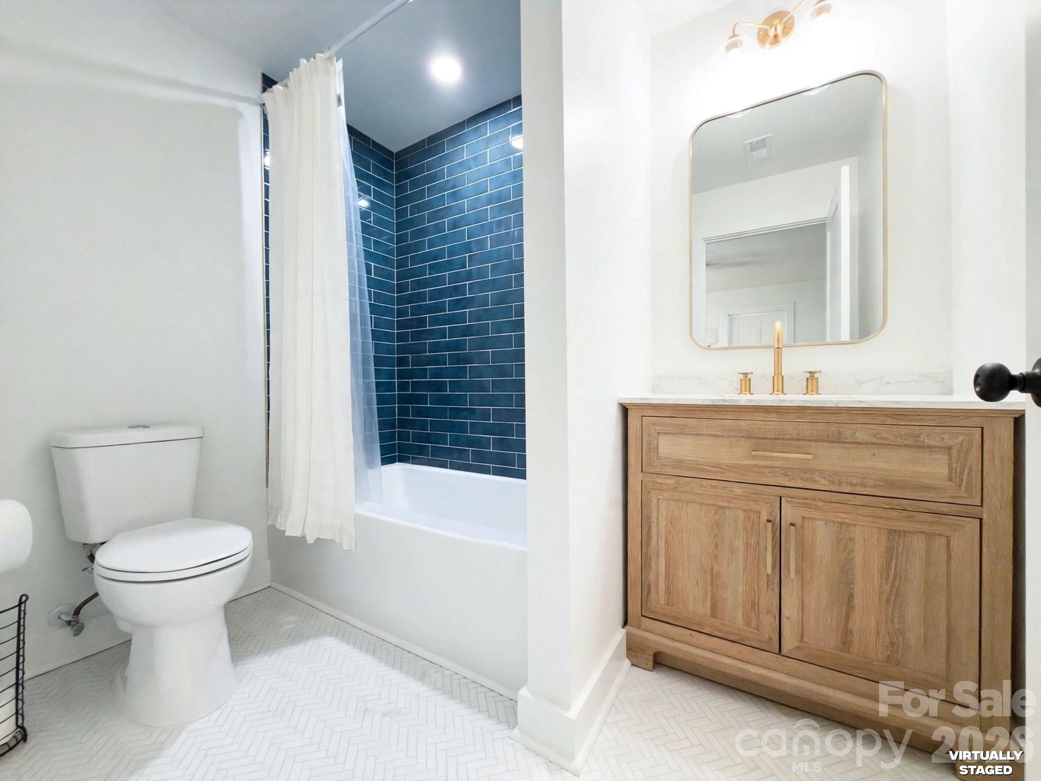 215 Ridgewood Drive — Monroe
