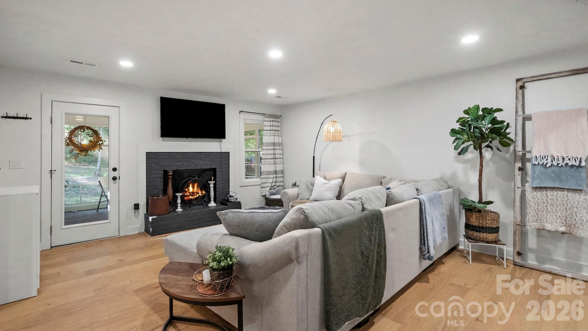 215 Ridgewood Drive — Monroe
