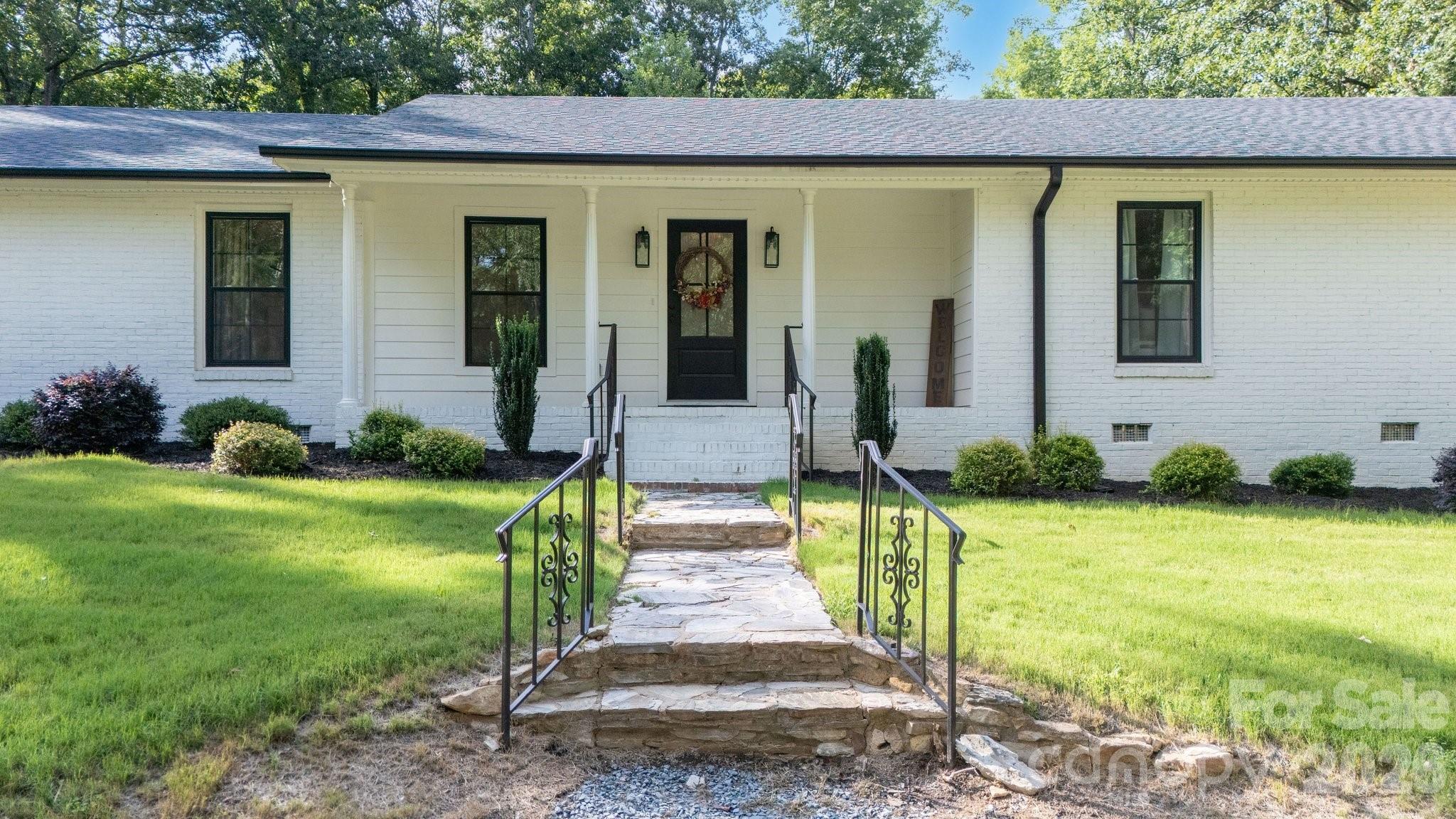 215 Ridgewood Drive — Monroe