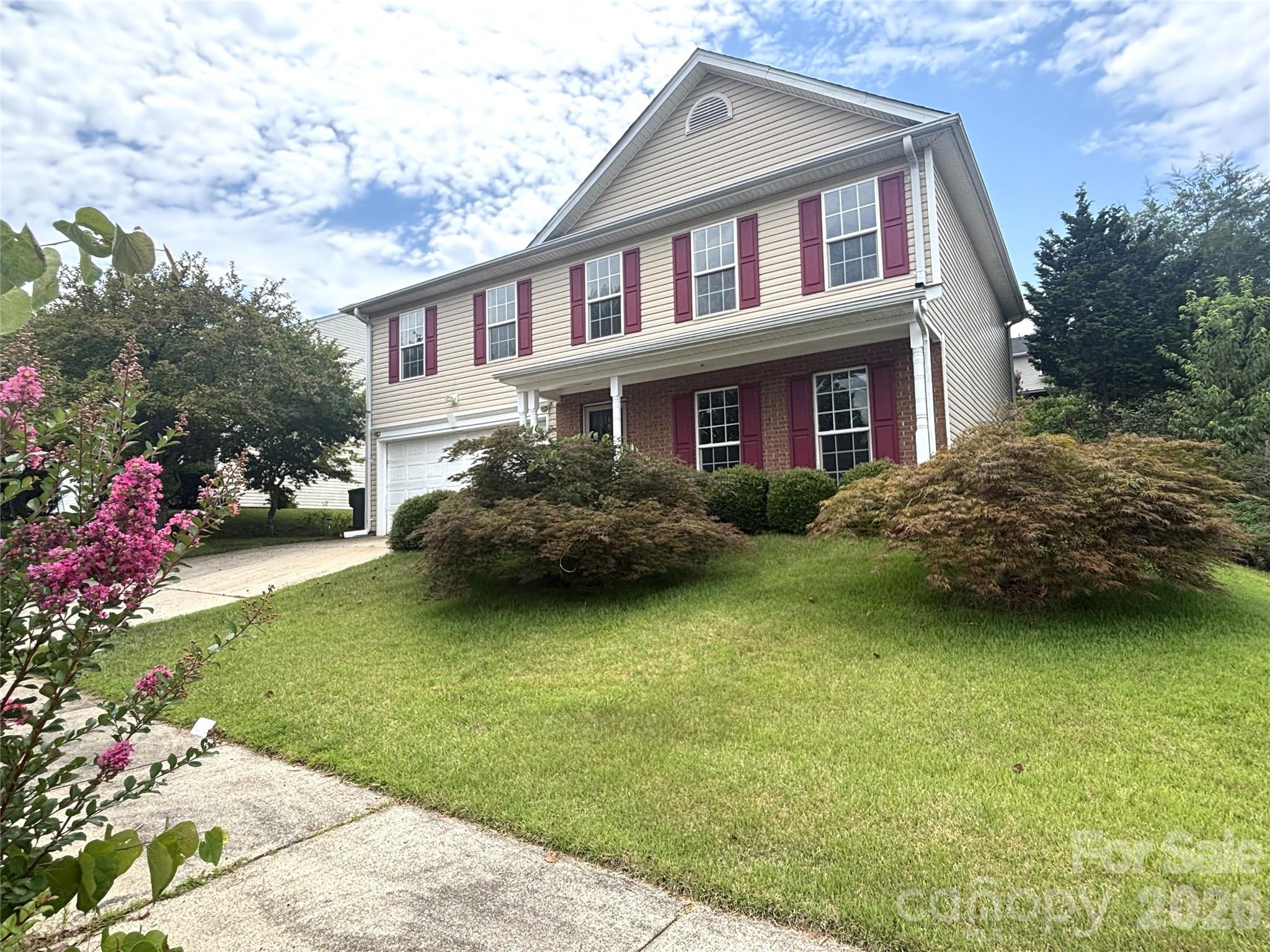 1968 8th Street Lane SE — Hickory