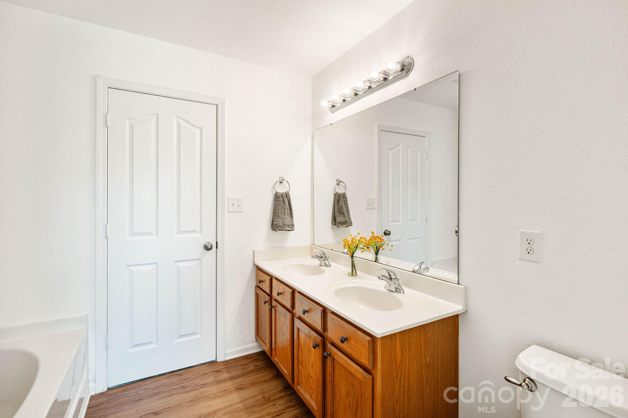 1429 River Run Road — Lowell