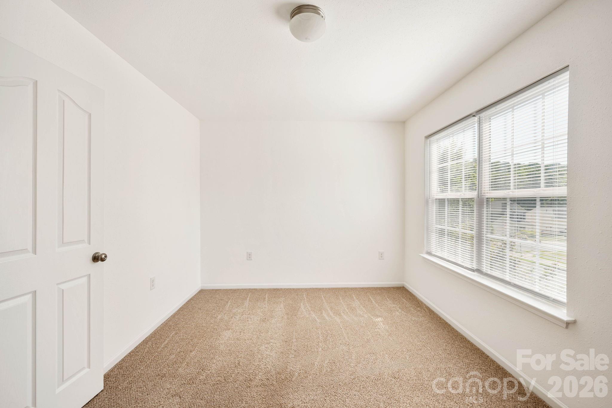 1429 River Run Road — Lowell