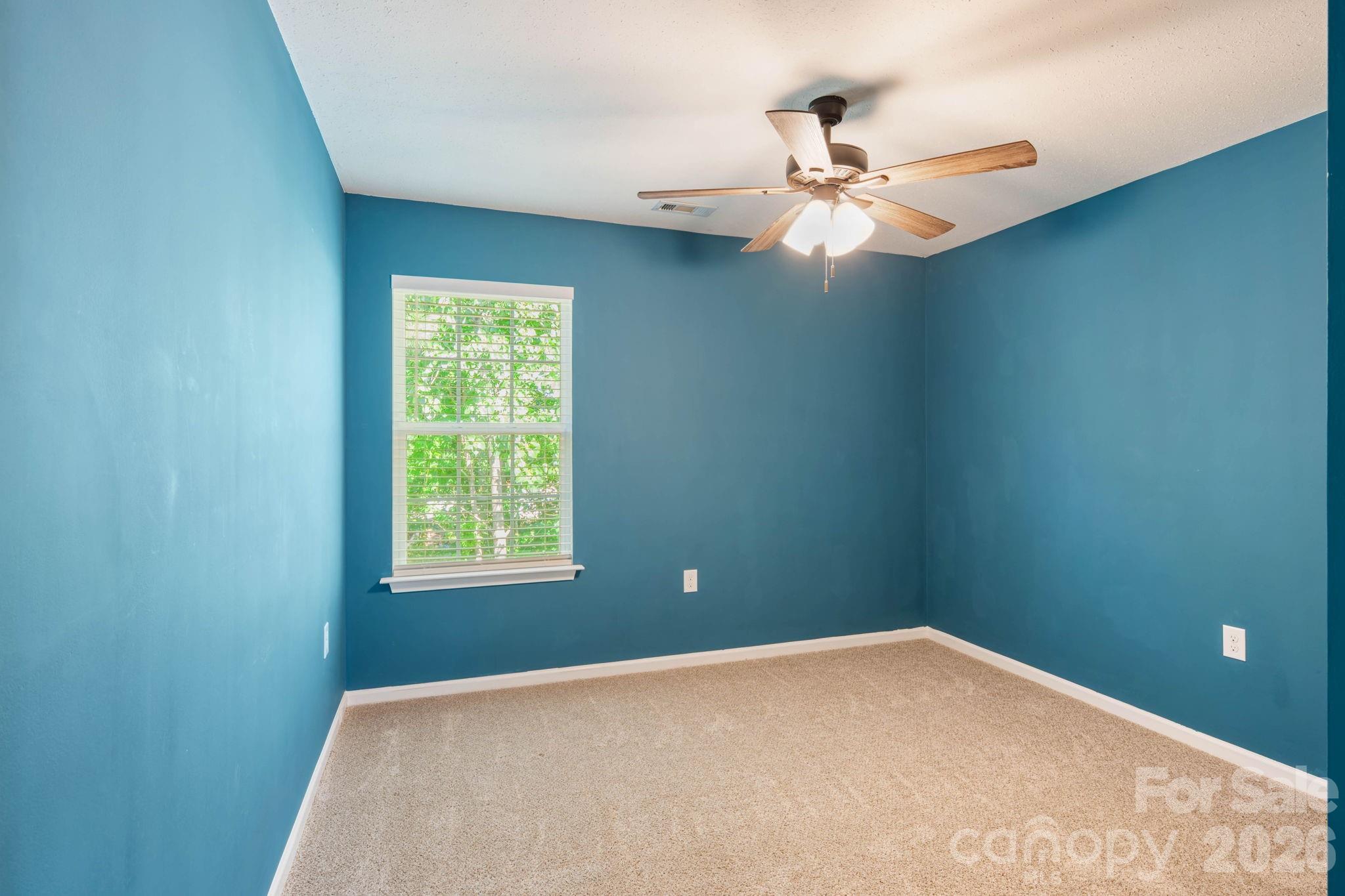 1429 River Run Road — Lowell