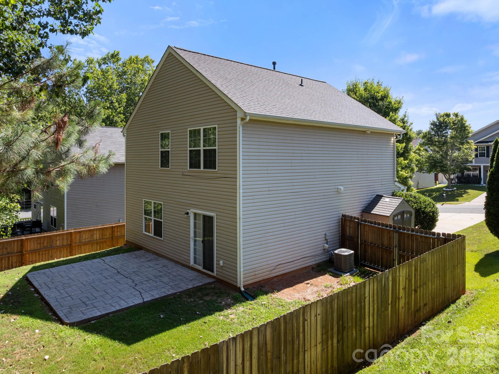 1429 River Run Road — Lowell