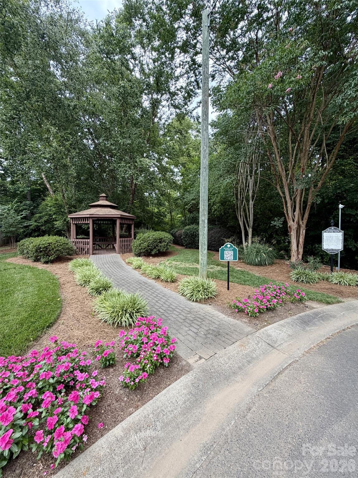 1429 River Run Road — Lowell