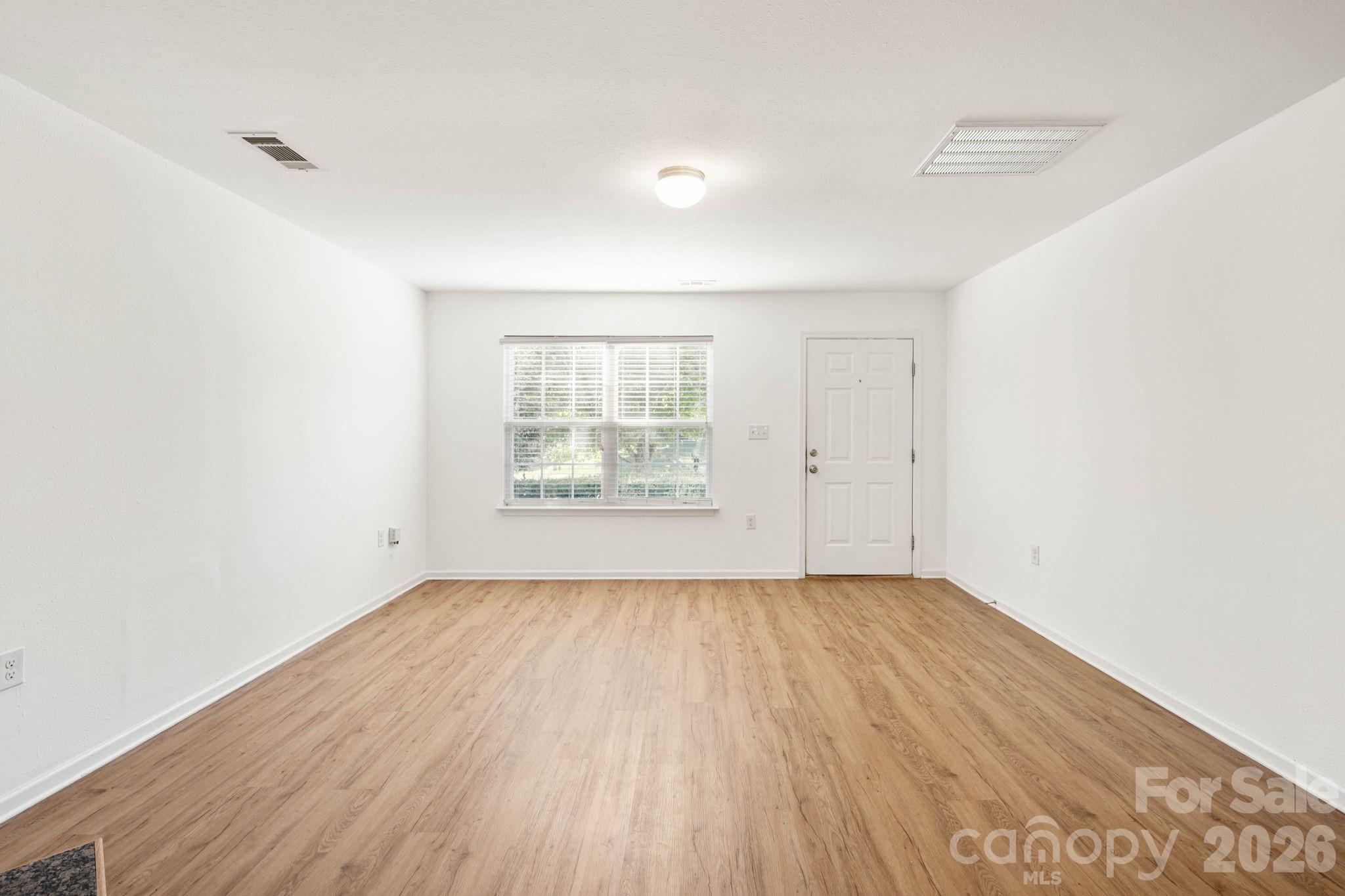 1429 River Run Road — Lowell