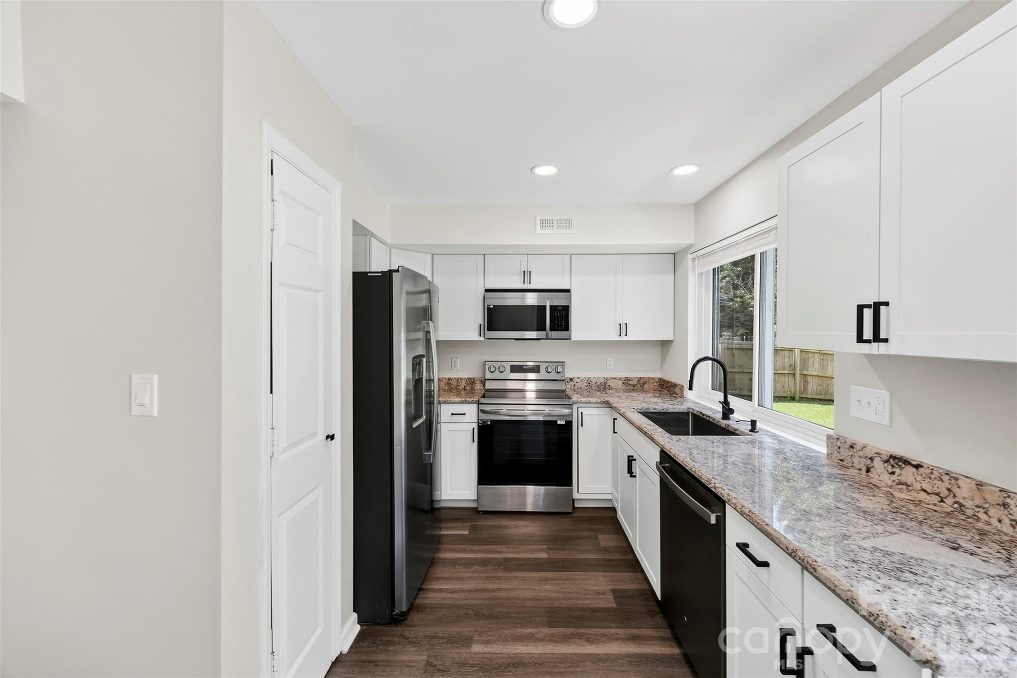 6719 Montezuma Trail — Charlotte