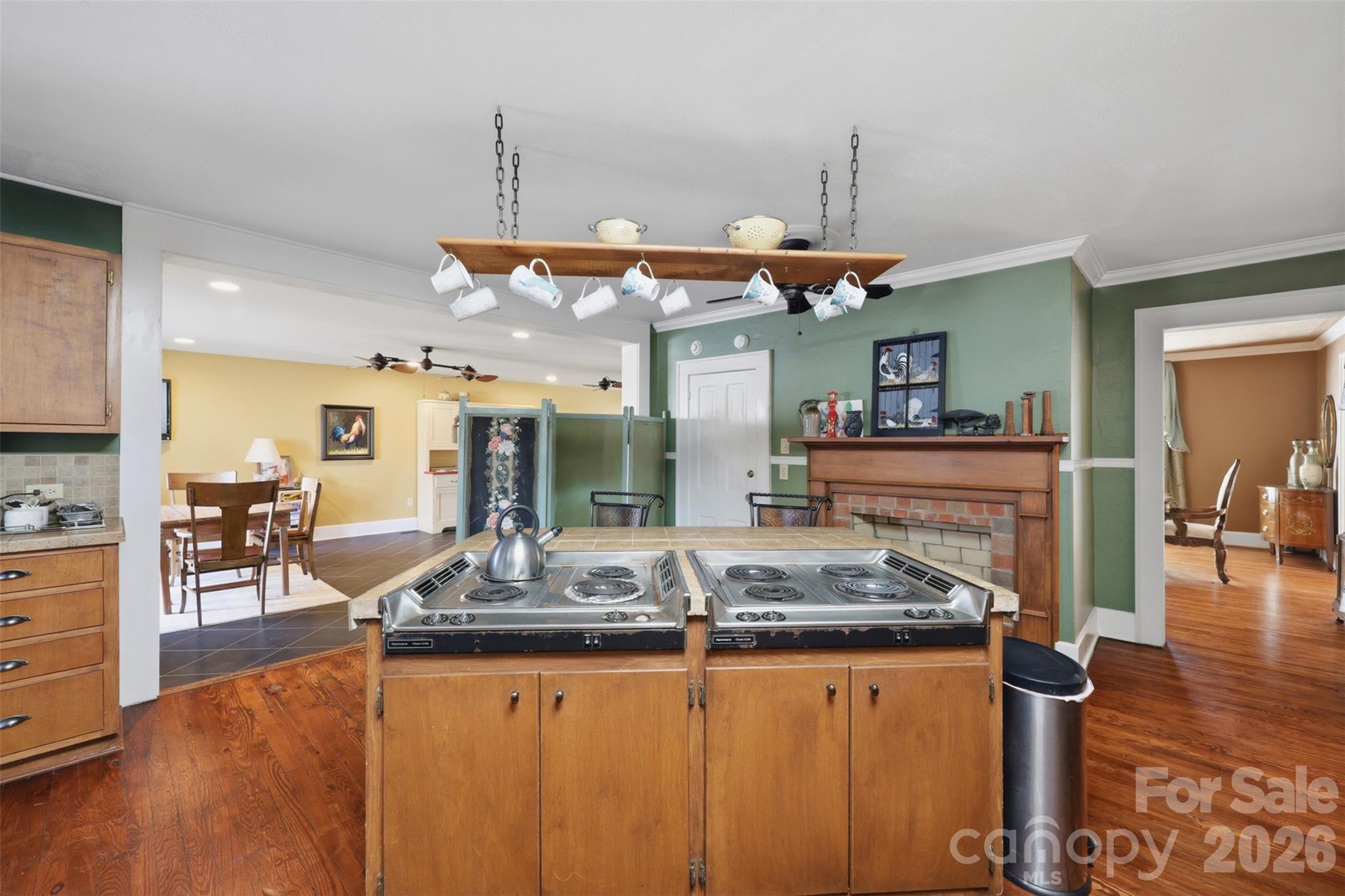1670 Southwest Boulevard — Newton