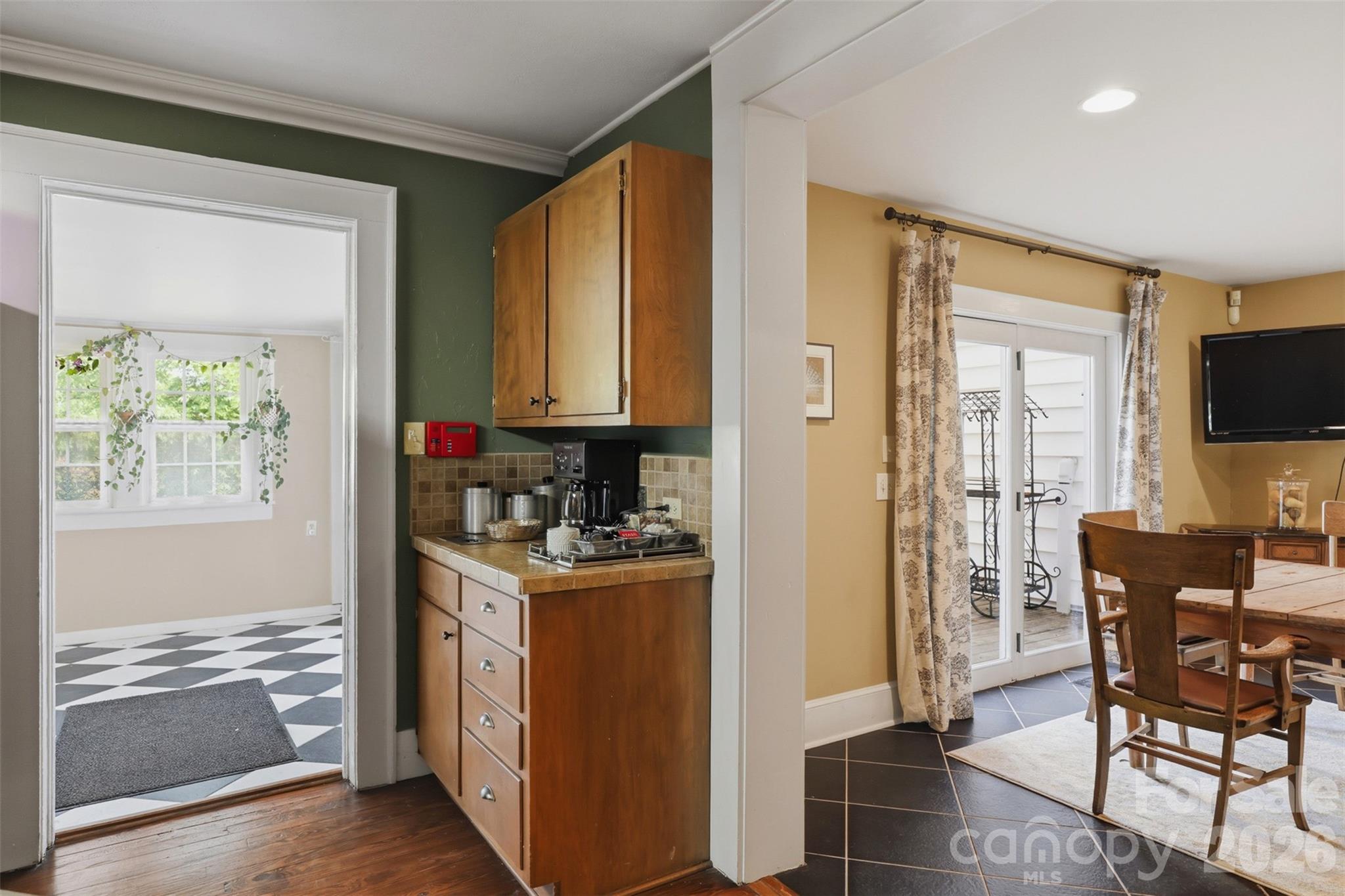 1670 Southwest Boulevard — Newton