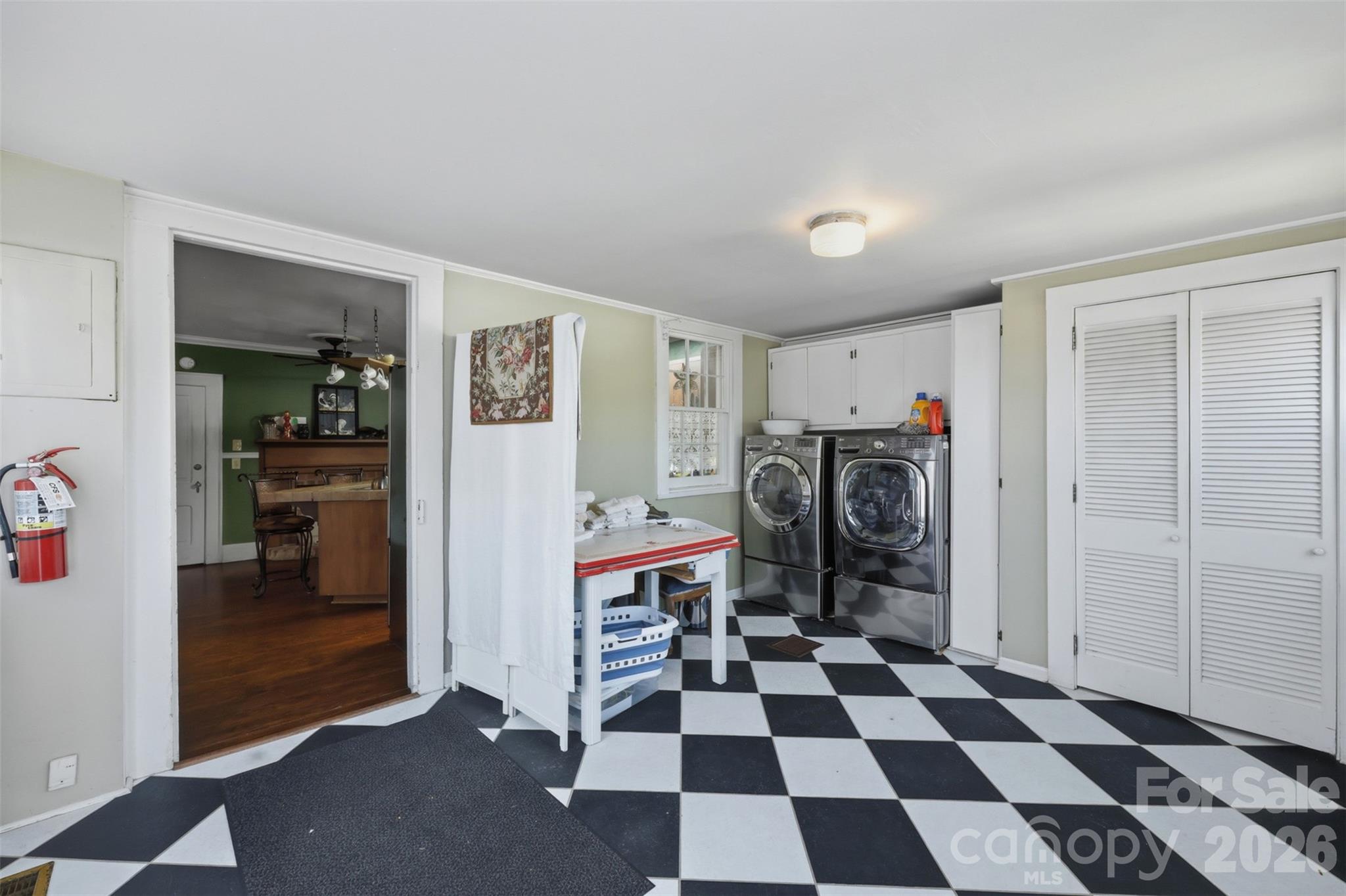 1670 Southwest Boulevard — Newton