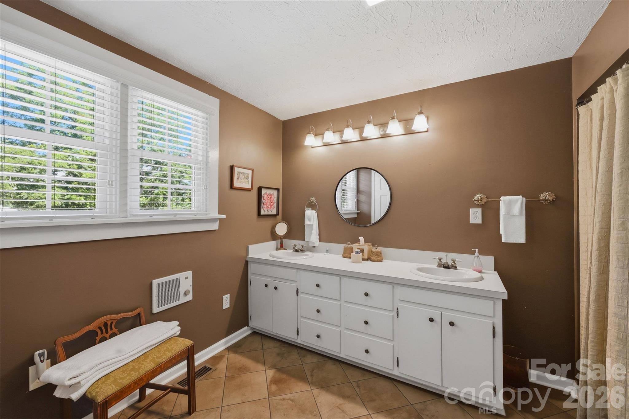 1670 Southwest Boulevard — Newton