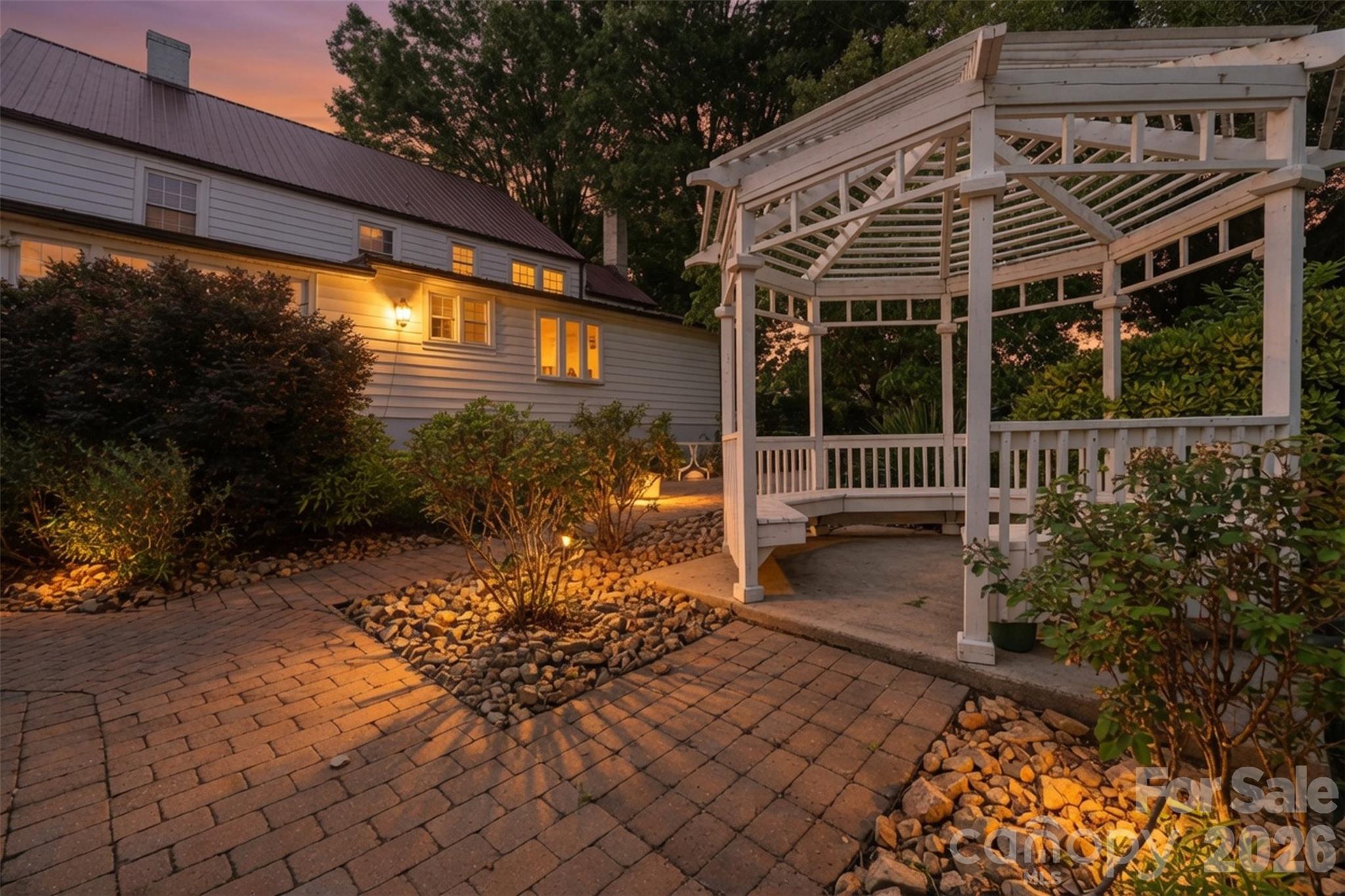 1670 Southwest Boulevard — Newton