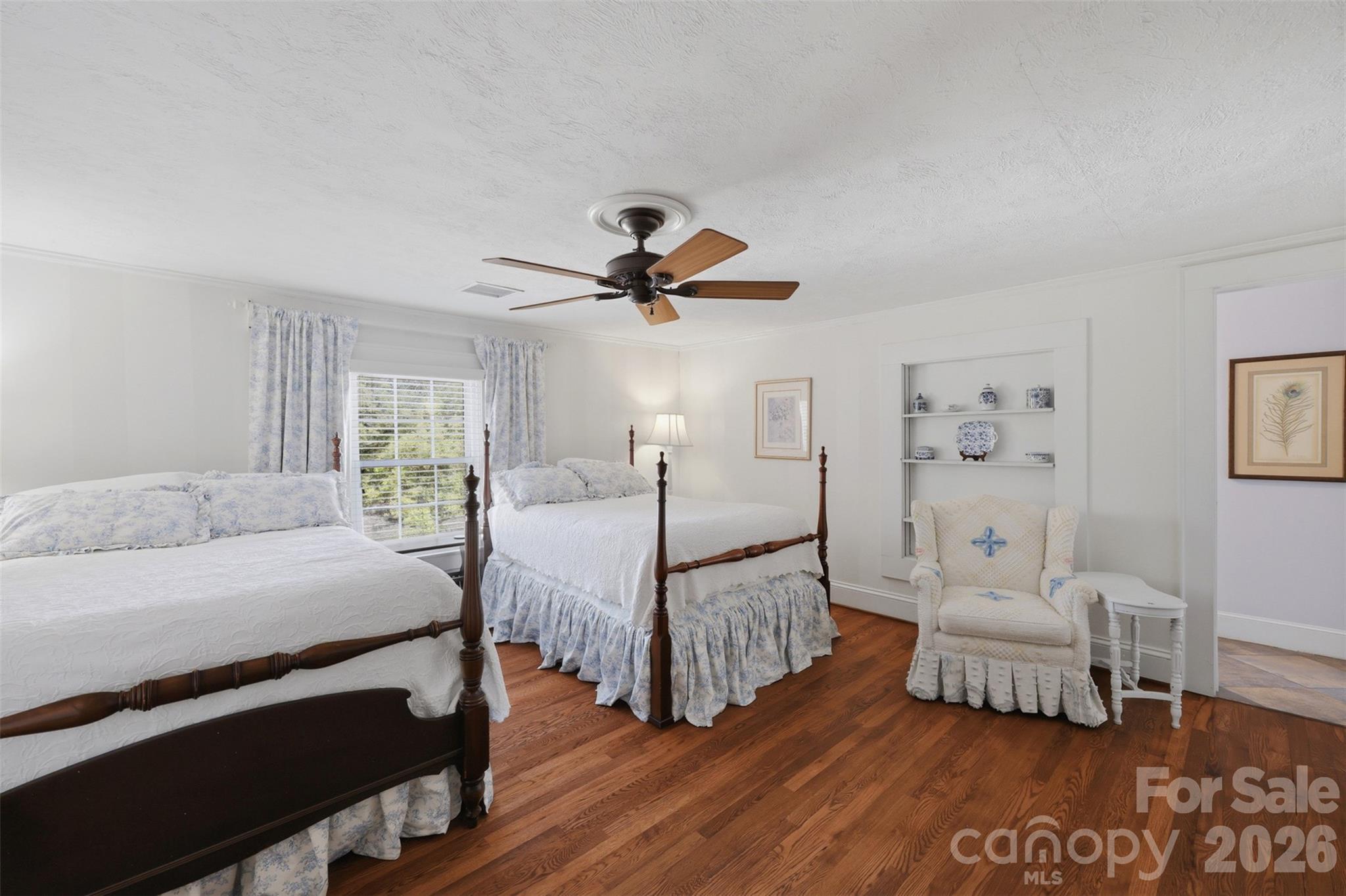 1670 Southwest Boulevard — Newton