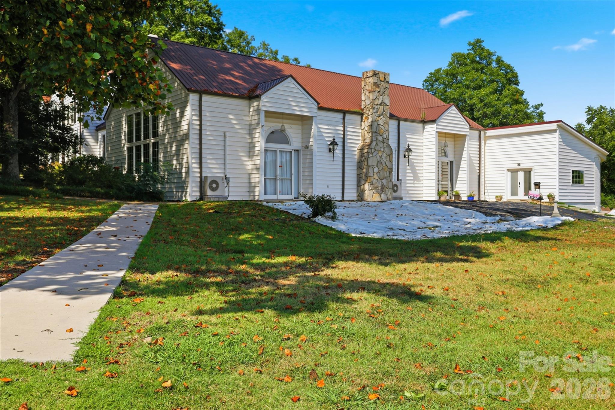 1670 Southwest Boulevard — Newton