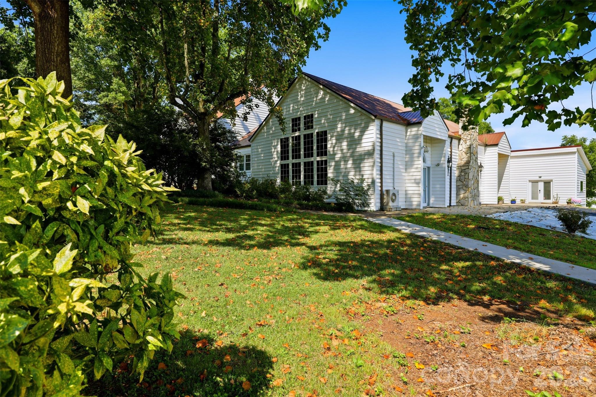 1670 Southwest Boulevard — Newton