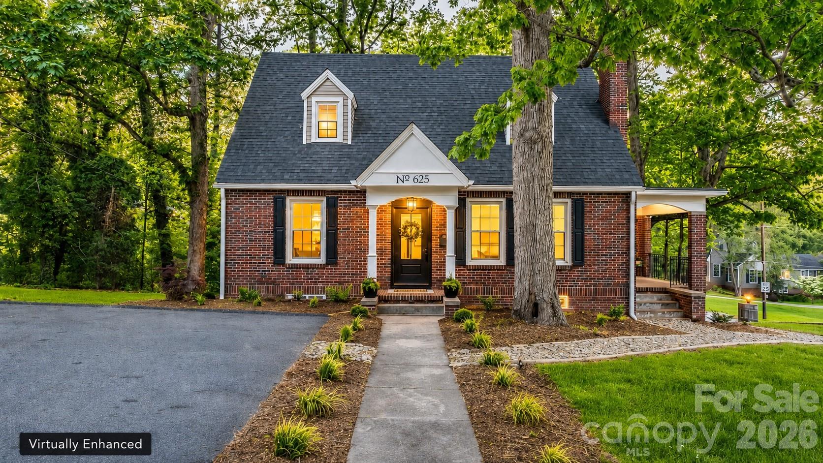 625 4th Street Drive NW — Hickory