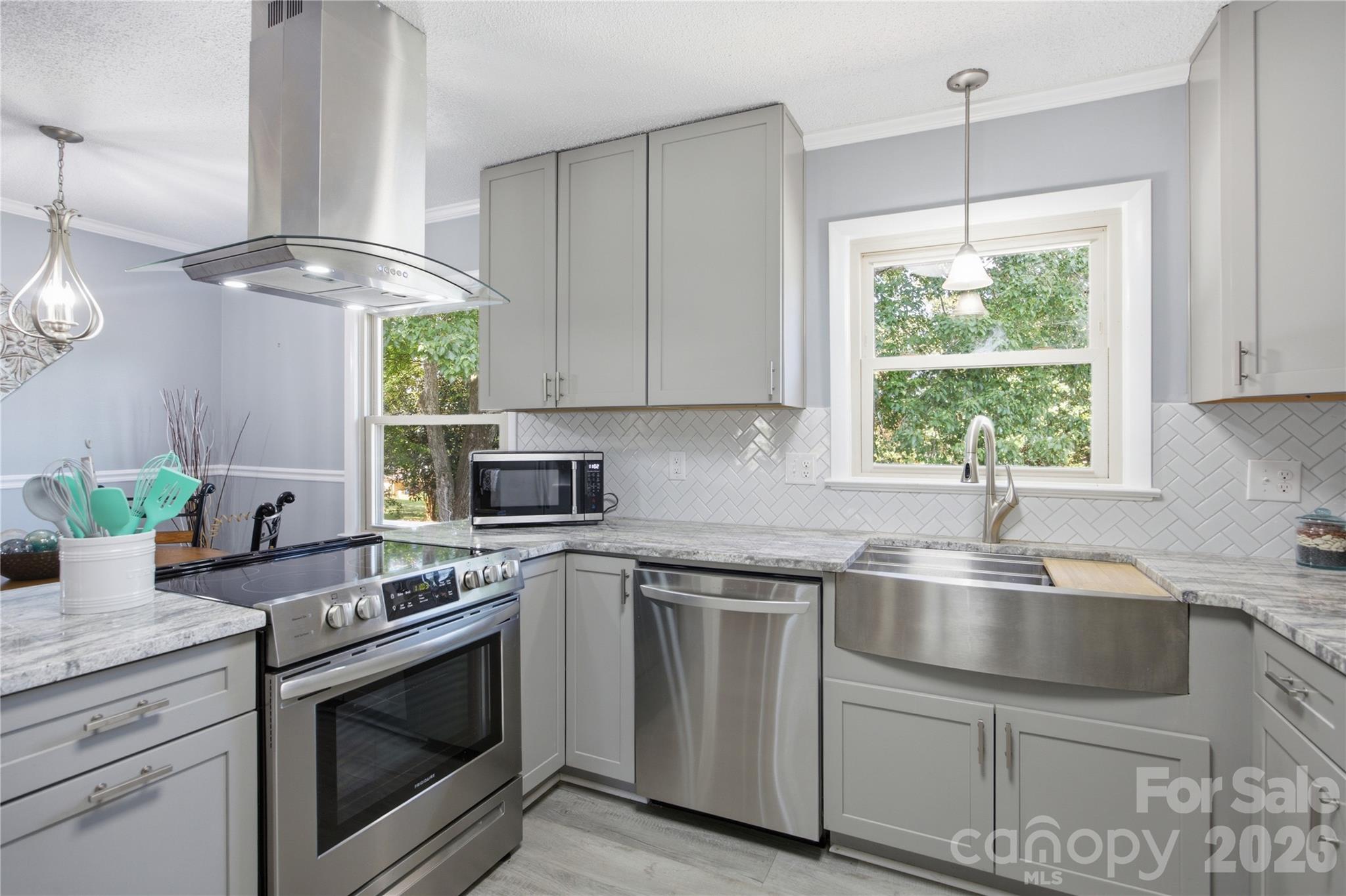 4821 Raleigh Street — Conover