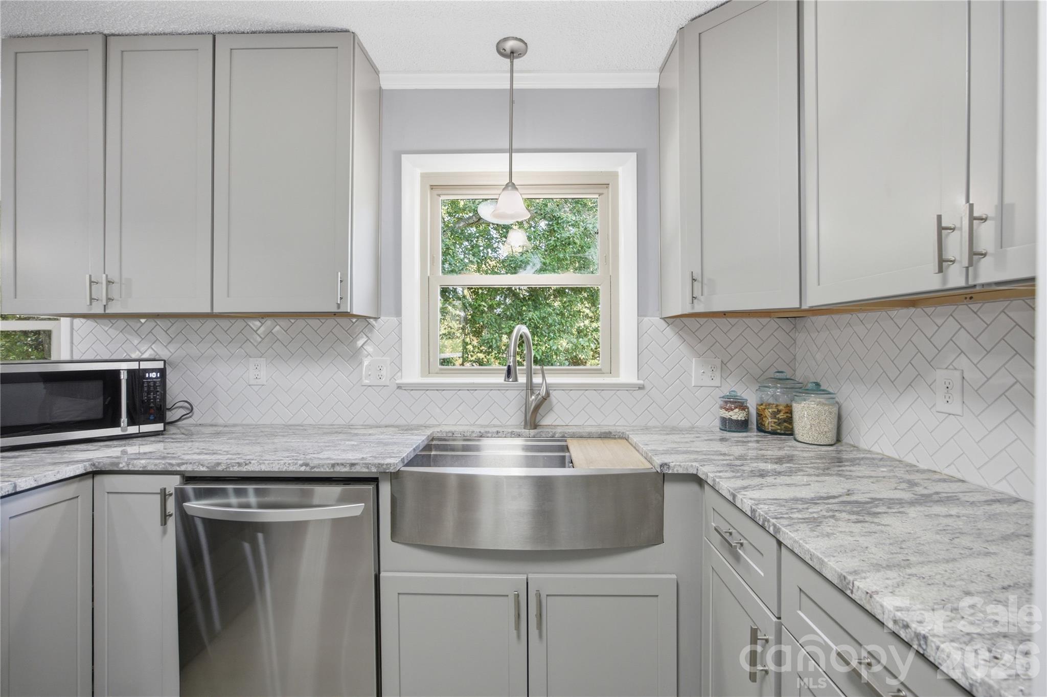 4821 Raleigh Street — Conover