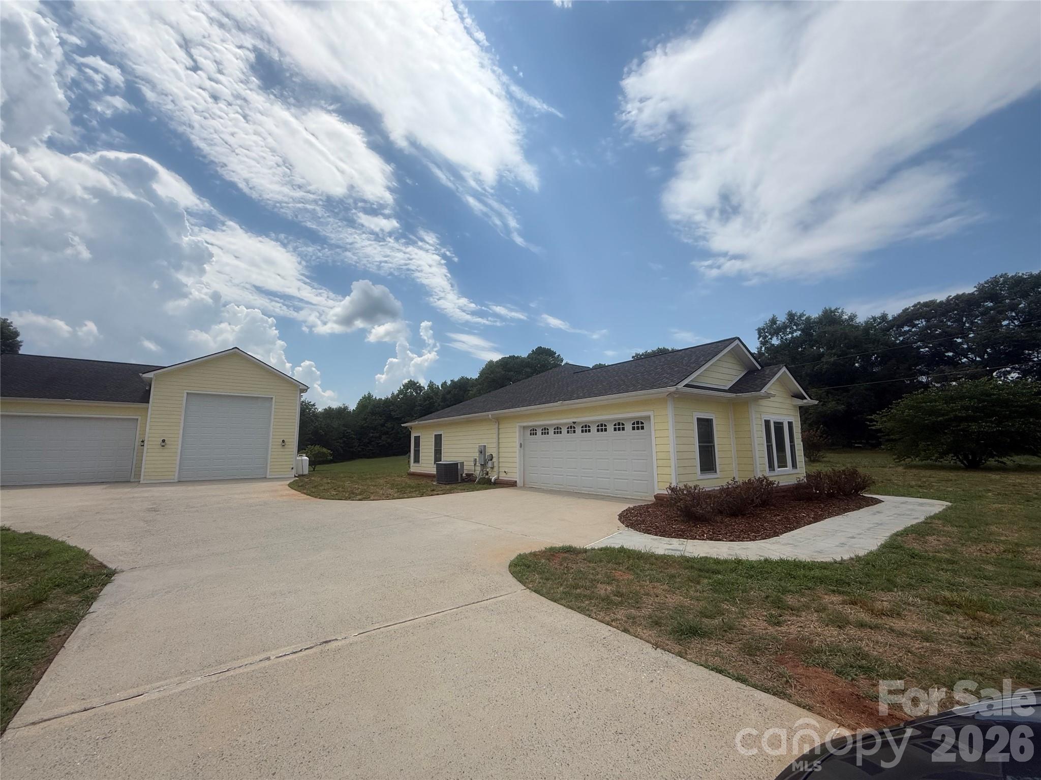 1038 Steel Bridge Road — Mooresboro