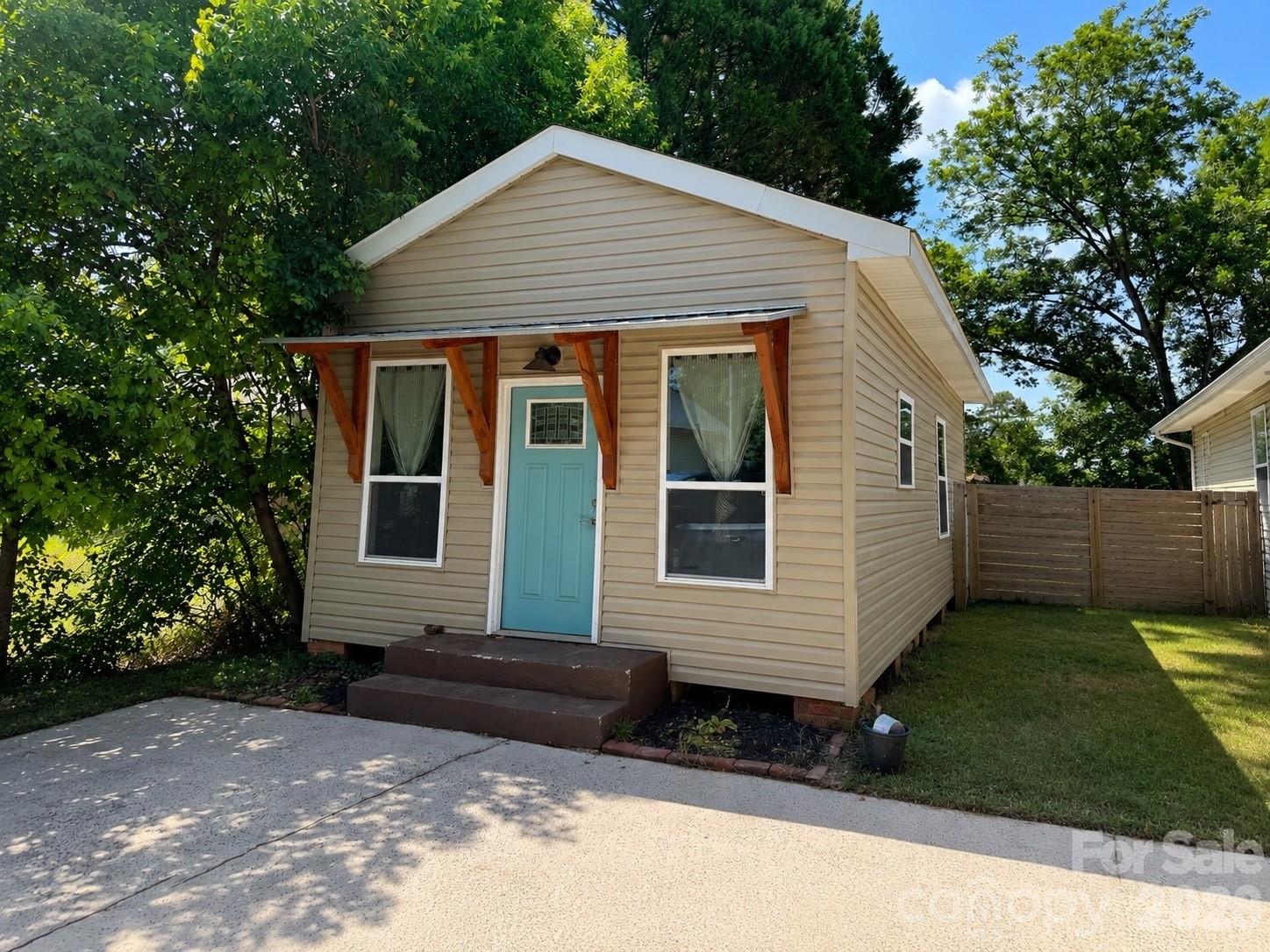 904 Laye Street — Belmont