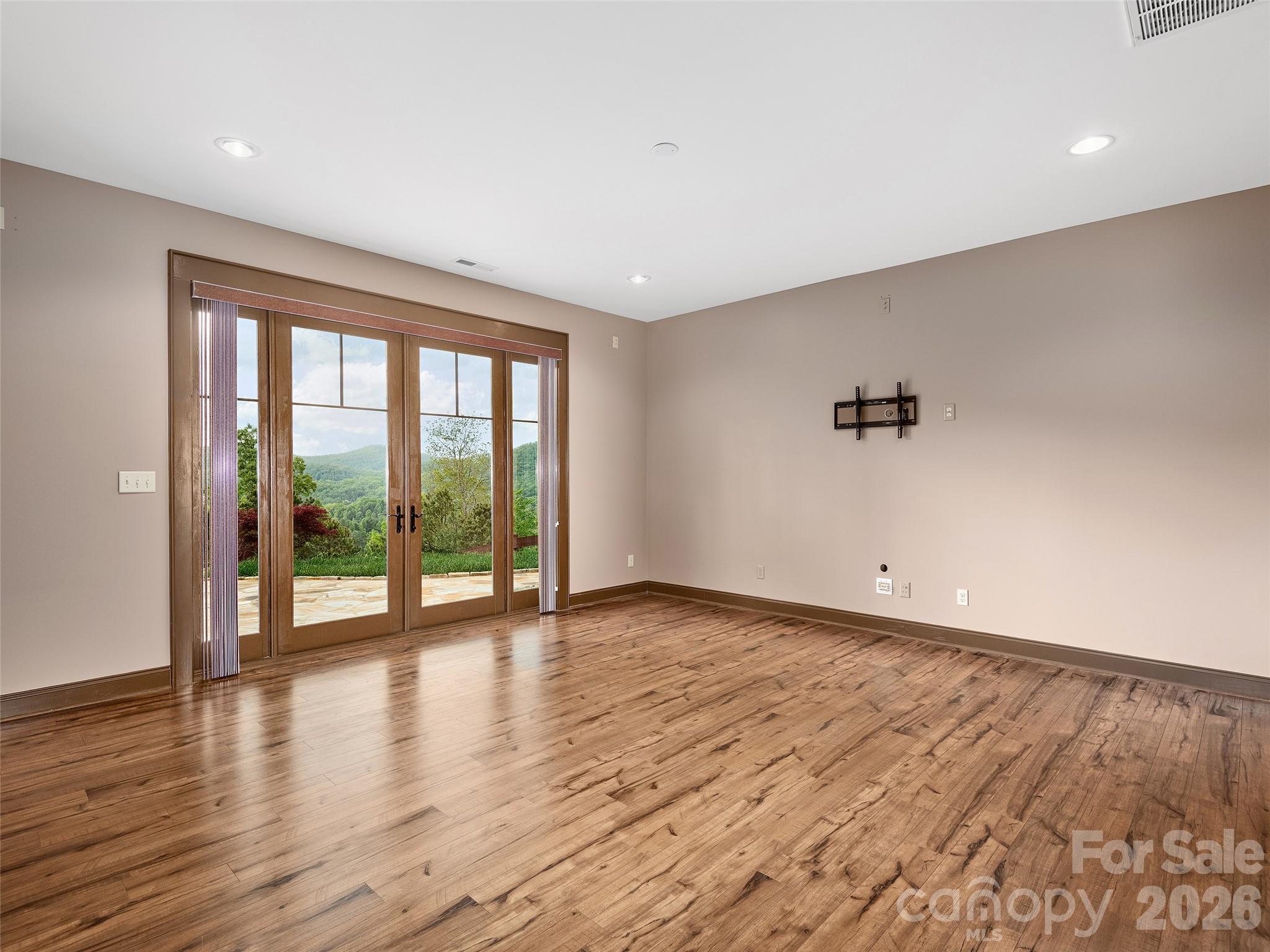 91 Watershed Way — Horse Shoe