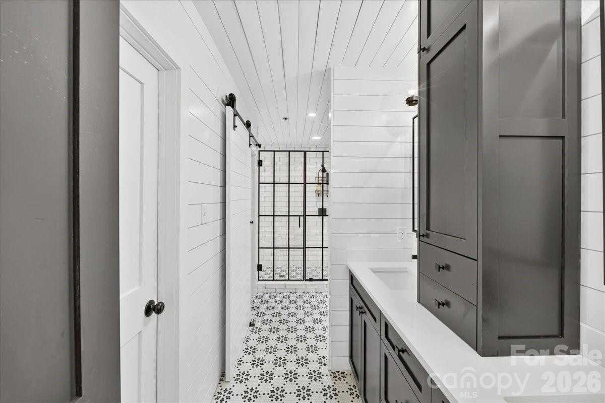 201 Hillside Avenue — Charlotte