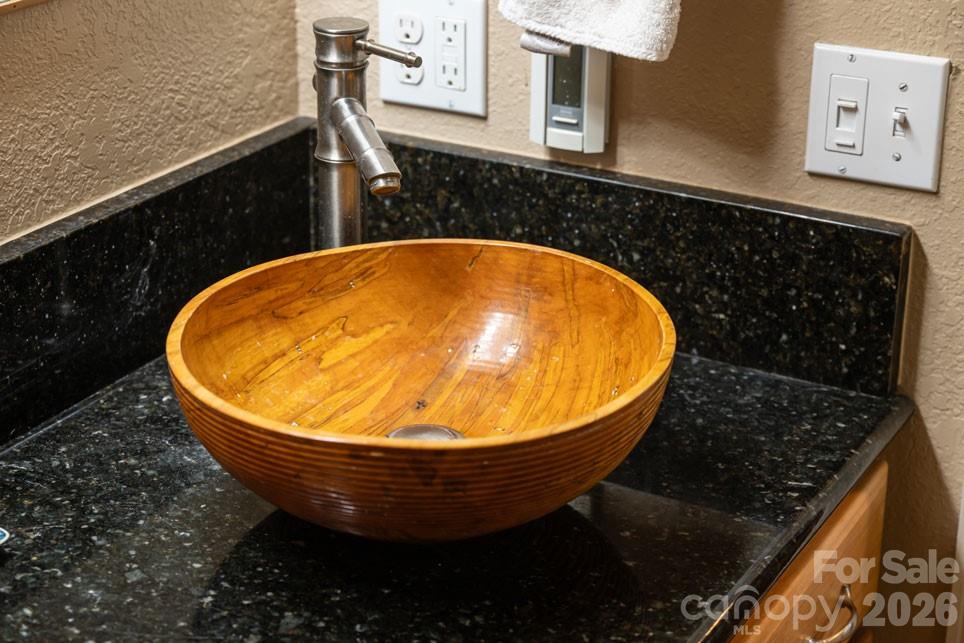 25 Mineral Springs Road — Asheville