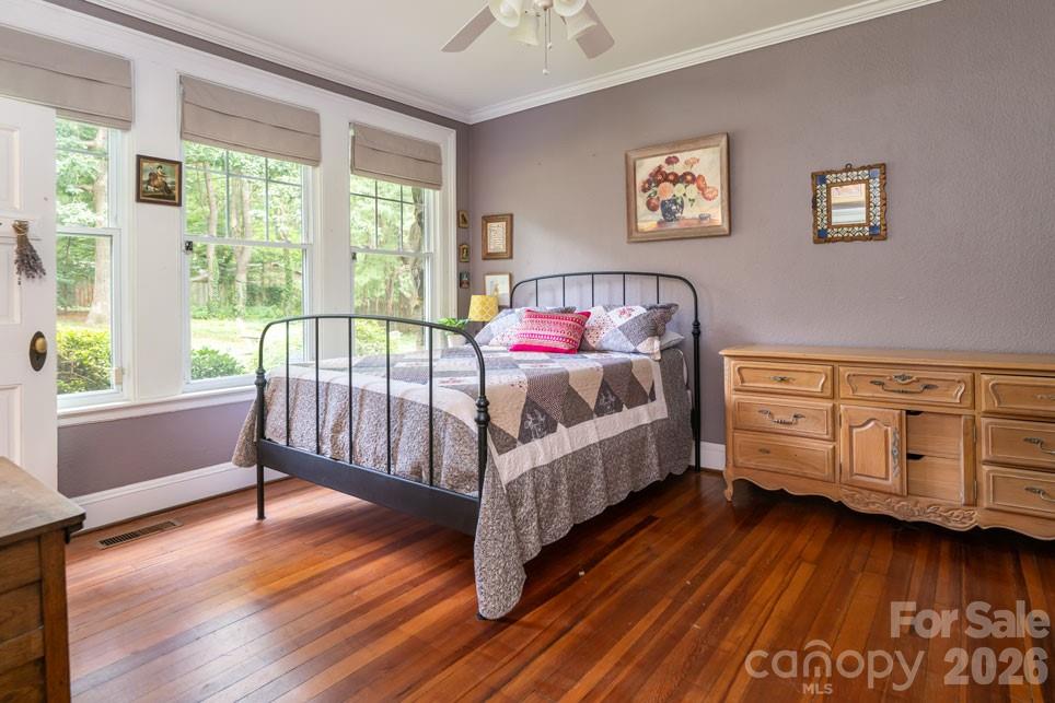 25 Mineral Springs Road — Asheville
