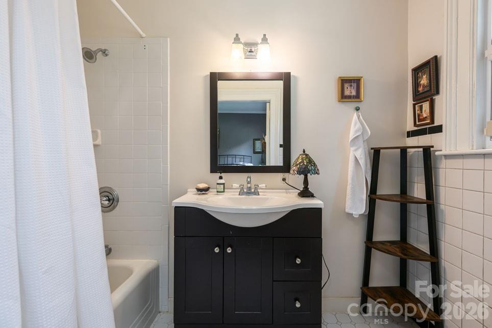 25 Mineral Springs Road — Asheville