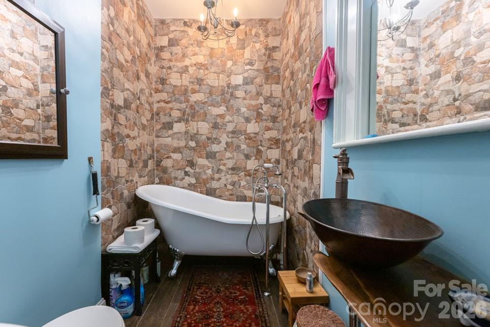 25 Mineral Springs Road — Asheville