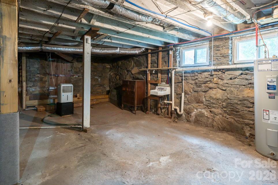 25 Mineral Springs Road — Asheville