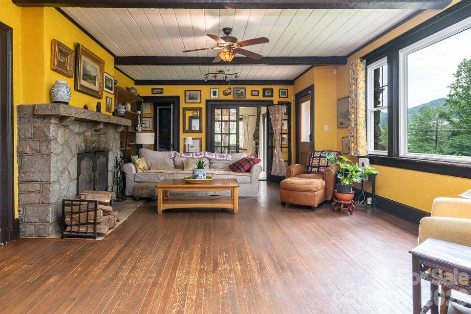 25 Mineral Springs Road — Asheville