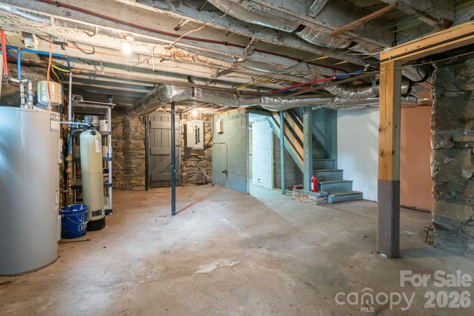 25 Mineral Springs Road — Asheville