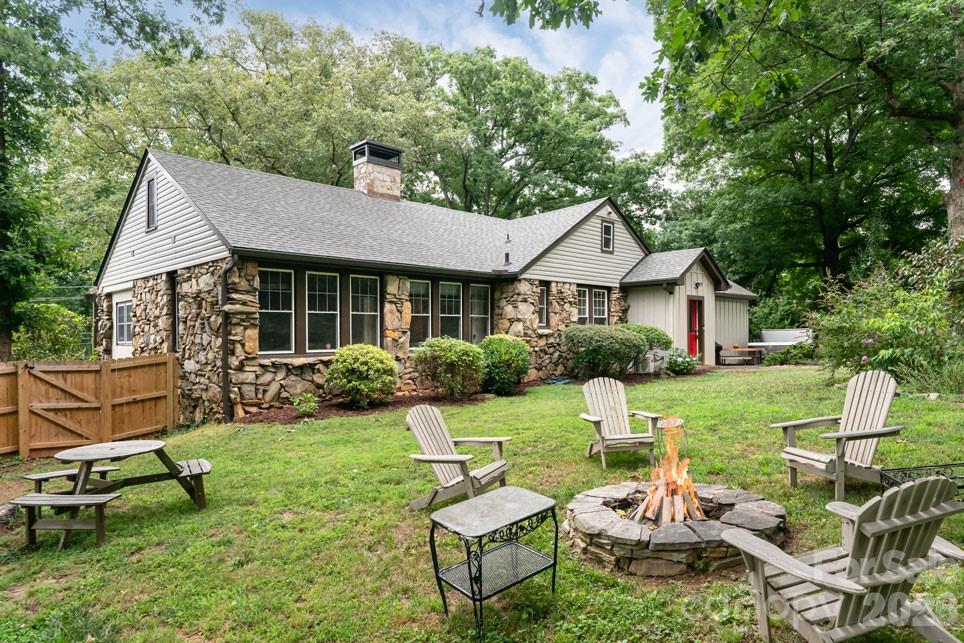 25 Mineral Springs Road — Asheville