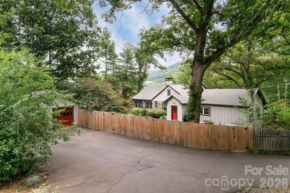 25 Mineral Springs Road — Asheville