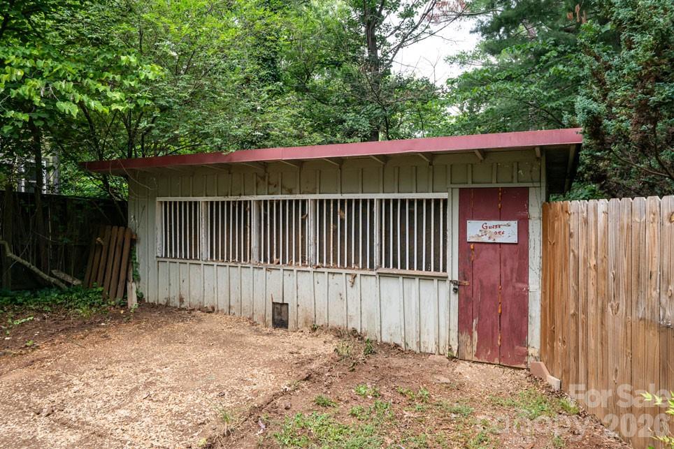 25 Mineral Springs Road — Asheville