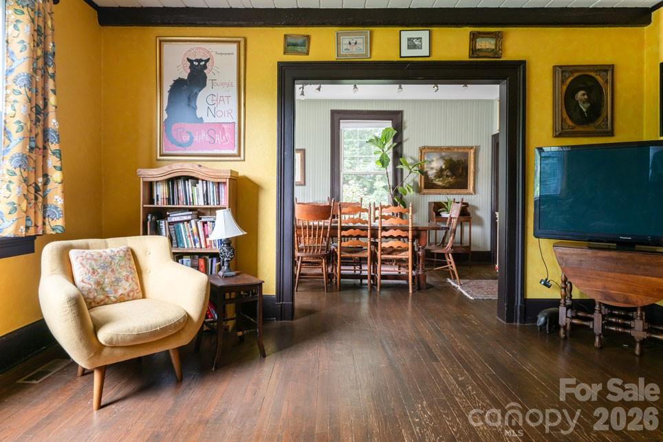 25 Mineral Springs Road — Asheville