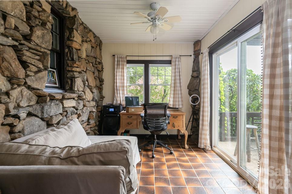 25 Mineral Springs Road — Asheville