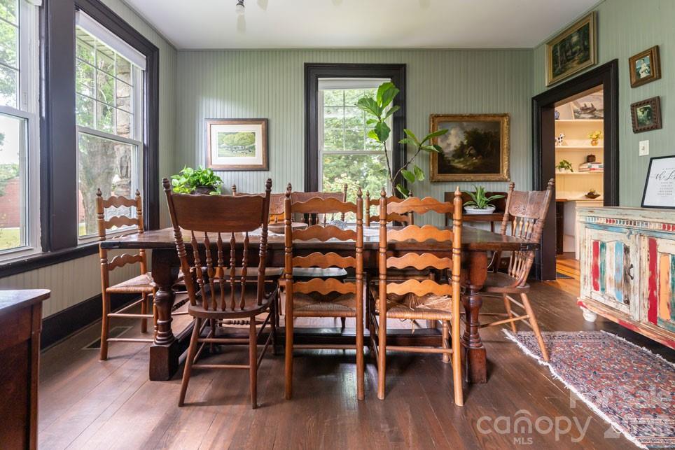 25 Mineral Springs Road — Asheville