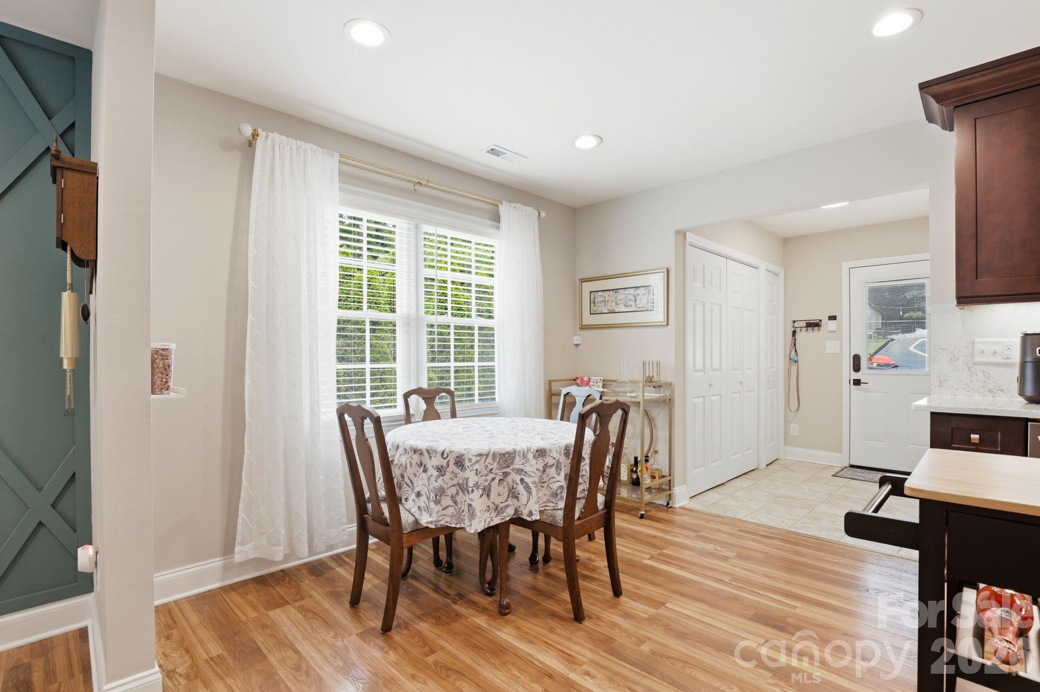 4927 Farm Pond Lane — Charlotte