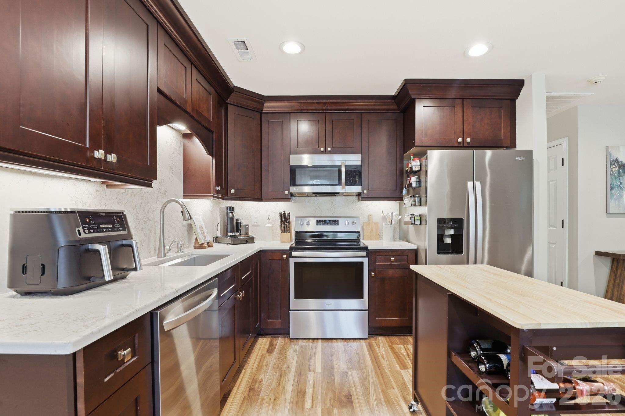 4927 Farm Pond Lane — Charlotte