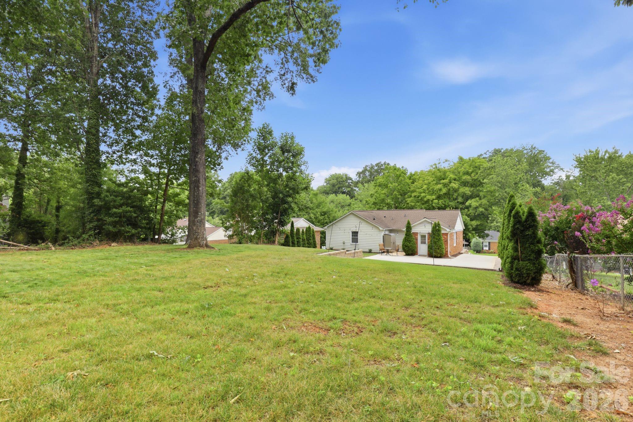 4927 Farm Pond Lane — Charlotte