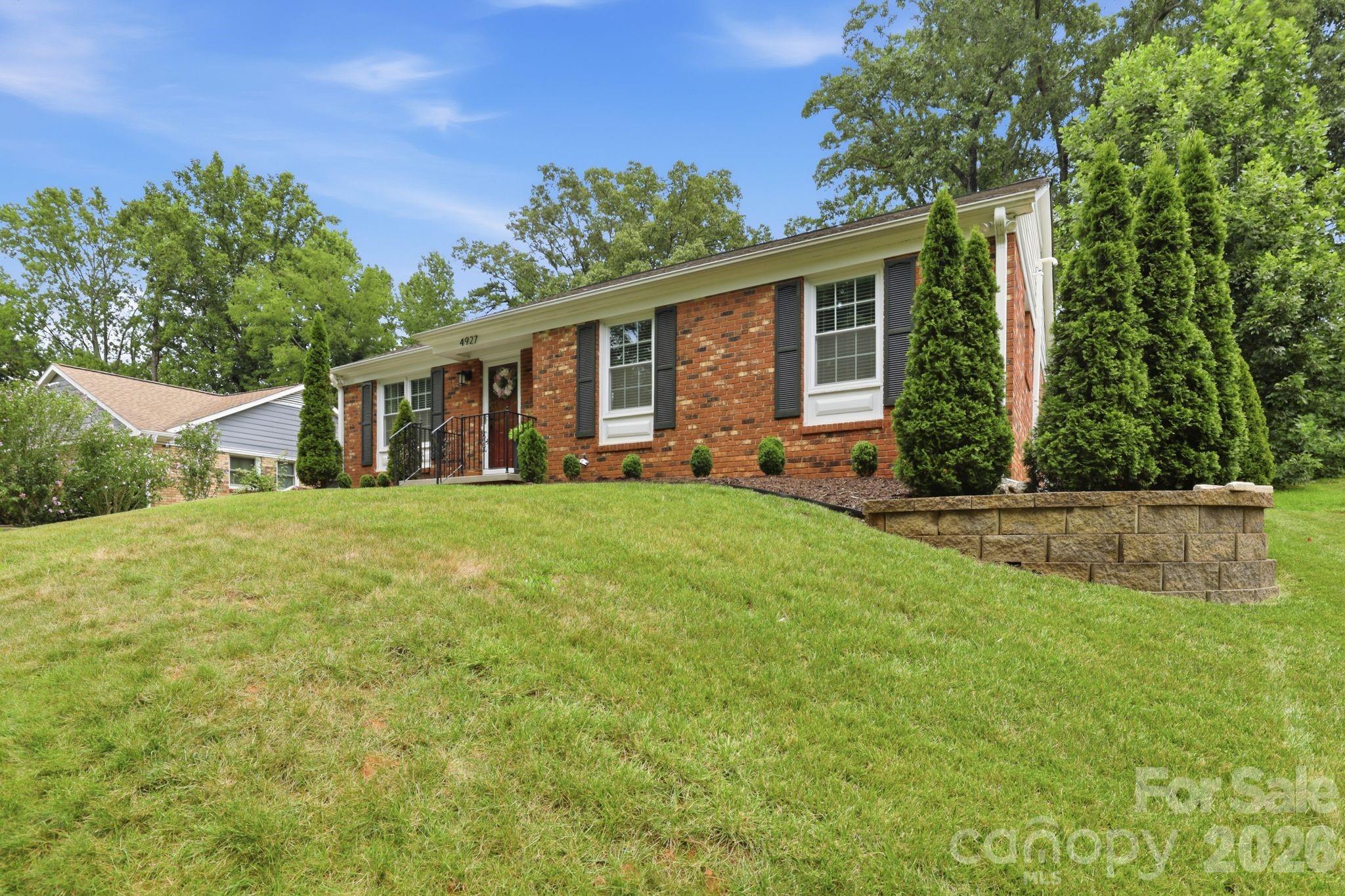 4927 Farm Pond Lane — Charlotte