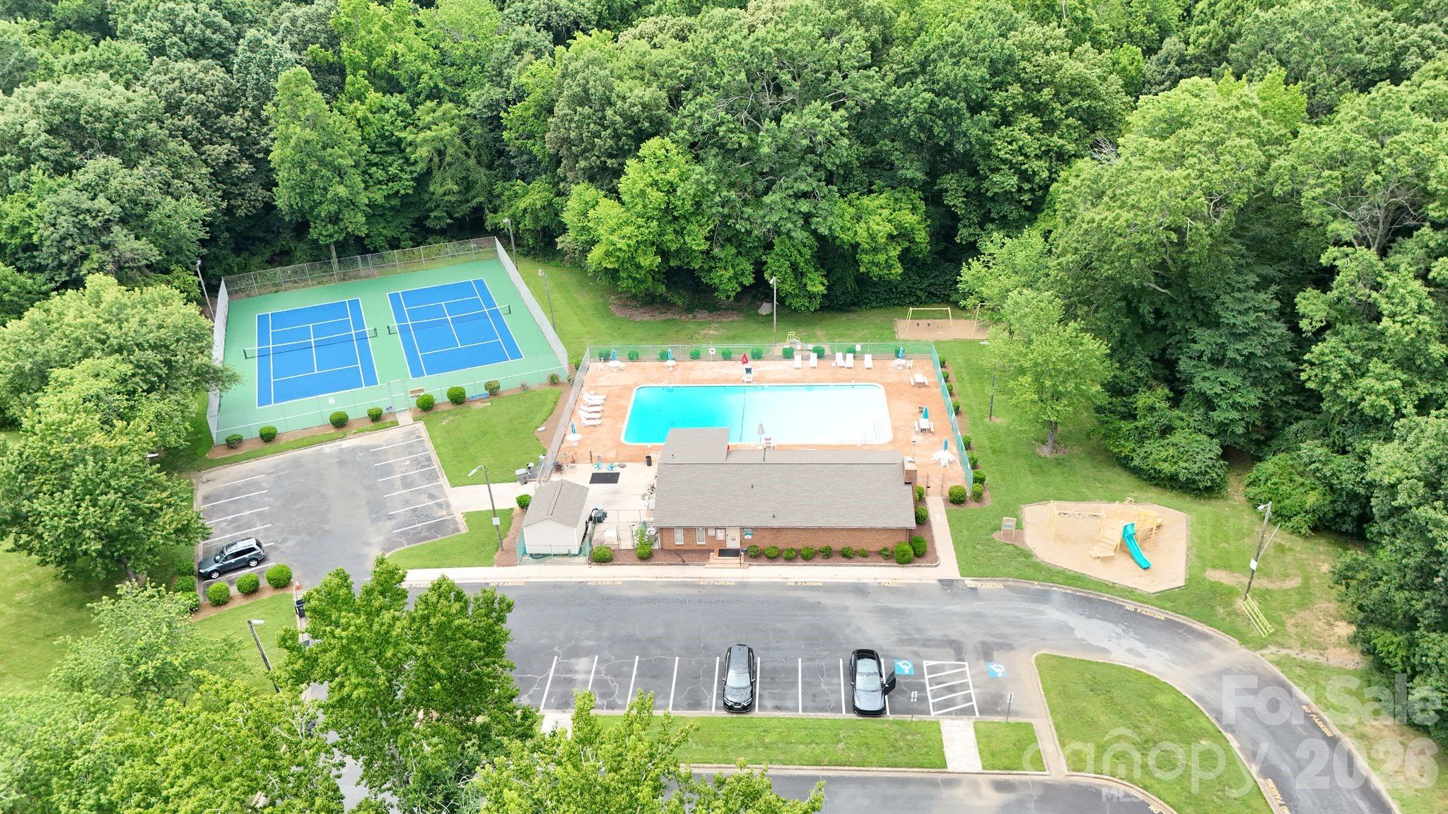 4927 Farm Pond Lane — Charlotte