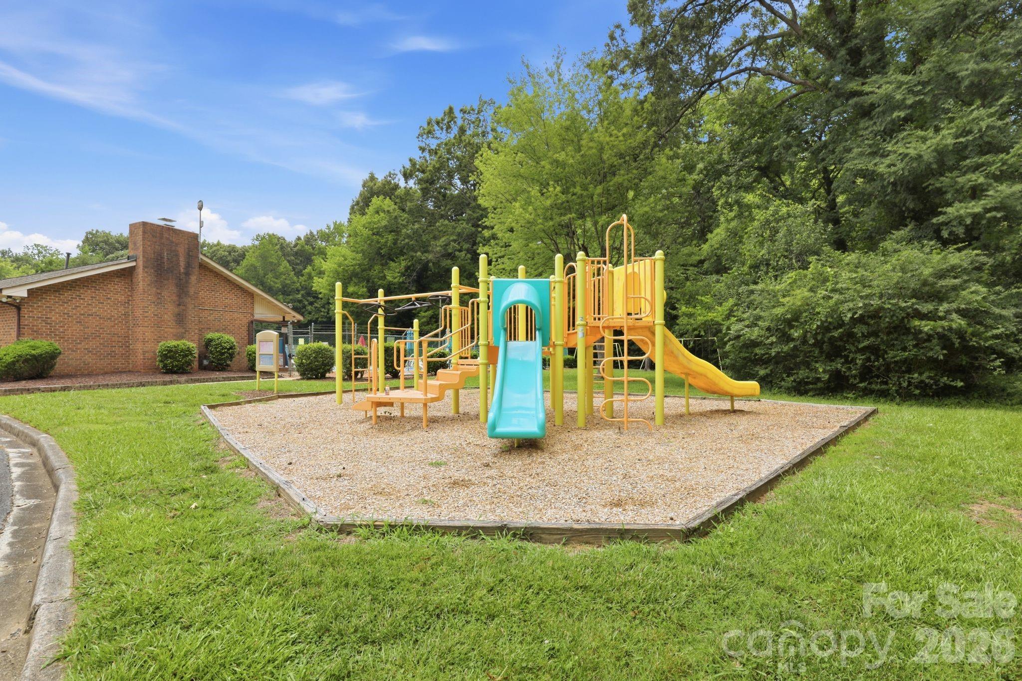4927 Farm Pond Lane — Charlotte